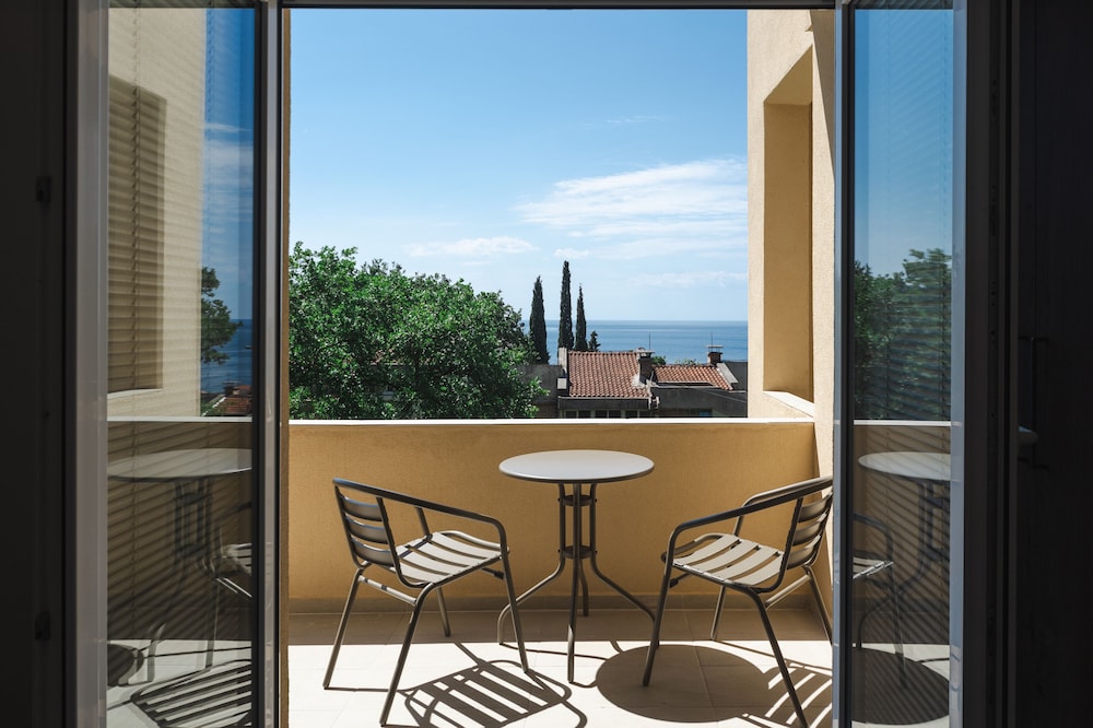 Apartment, Balcony, Sea View photo 1