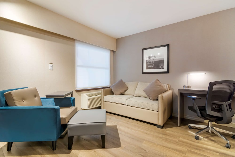 Suite, 1 King Bed, Jetted Tub, Mountain View (with Sofabed) - Photo 6