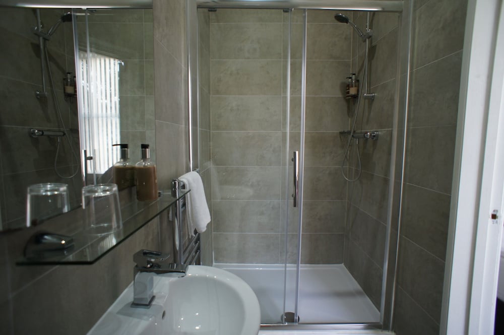 Superior Double Room, Ensuite - Photo 7