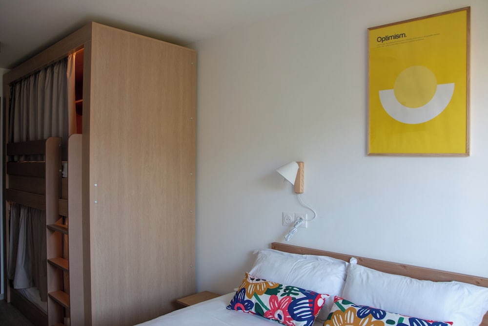 private room for 4 with private bathroom photo 3
