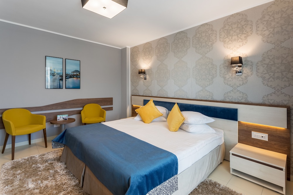 Double or Twin Room, 1 Double Bed, City View photo 3