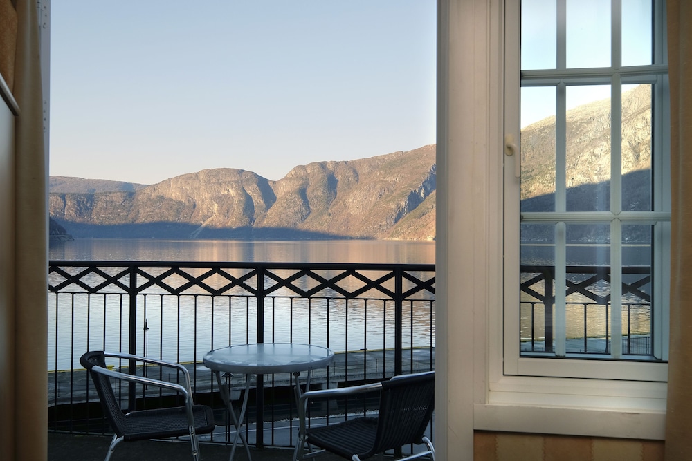 Deluxe Double or Twin Room, Balcony (Fjord View) - Photo 5