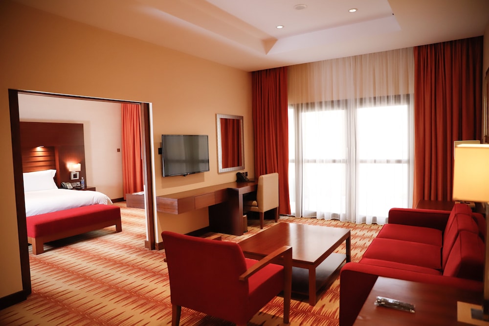 Suite, 1 Bedroom, Balcony - Photo 11