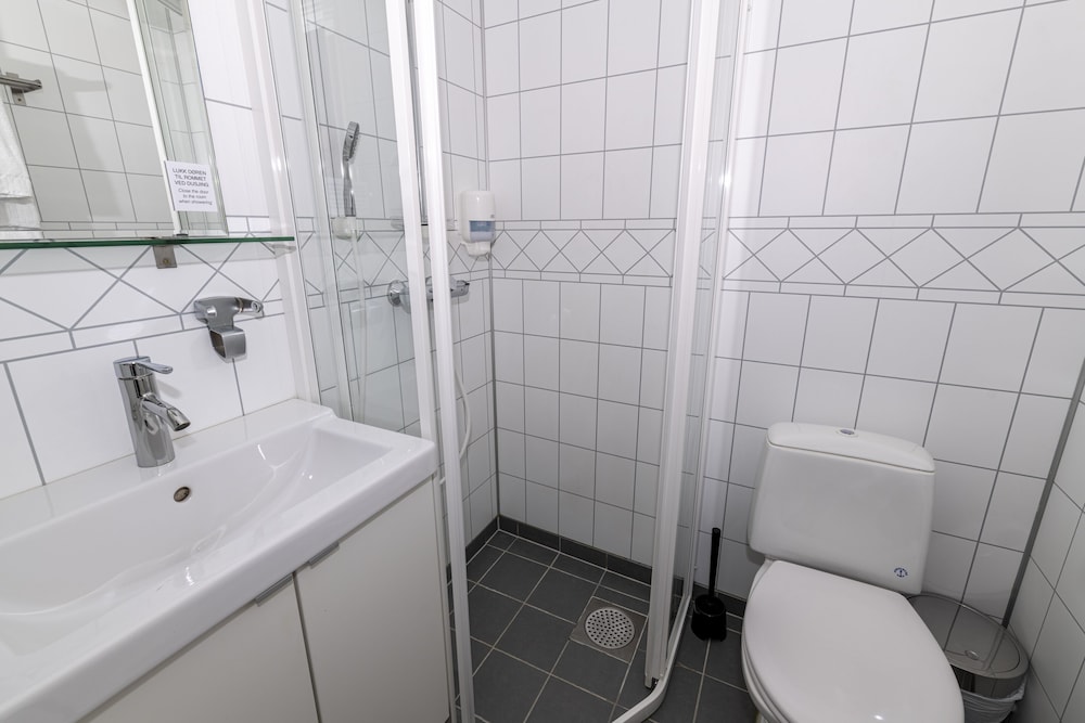 Standard Double Room - Photo 8