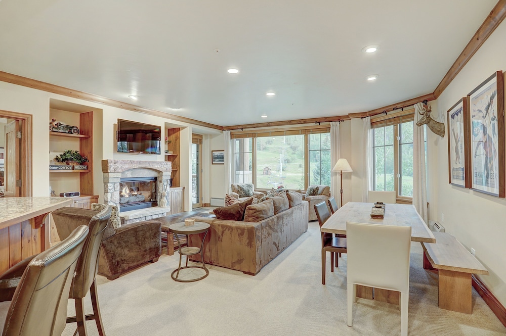 Condo, 2 Bedrooms