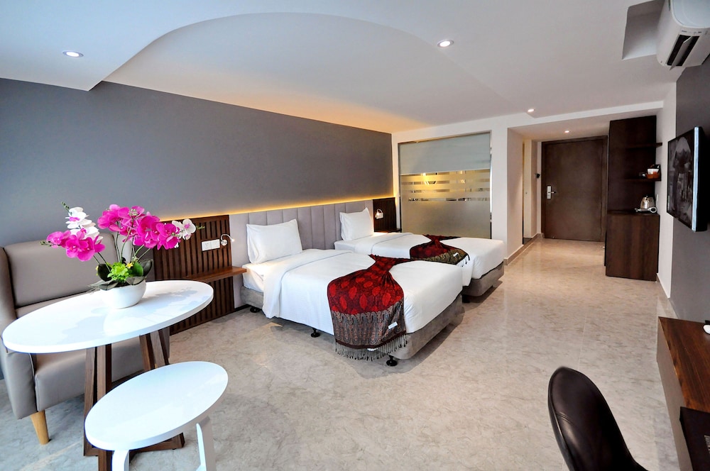 Deluxe Room, Sea View - Photo 12