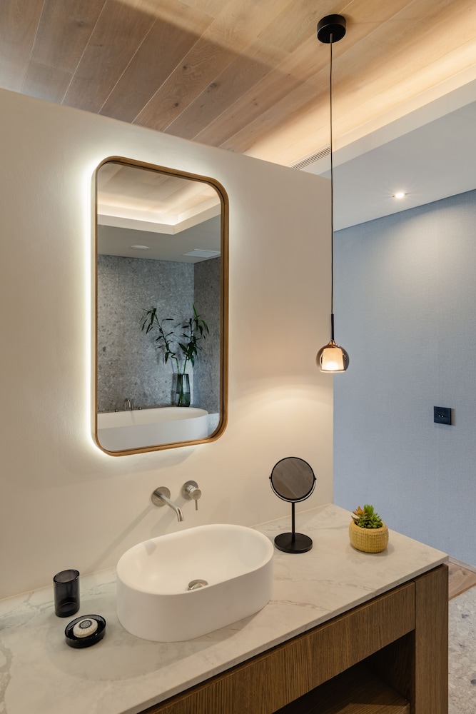 Pool suite photo 2