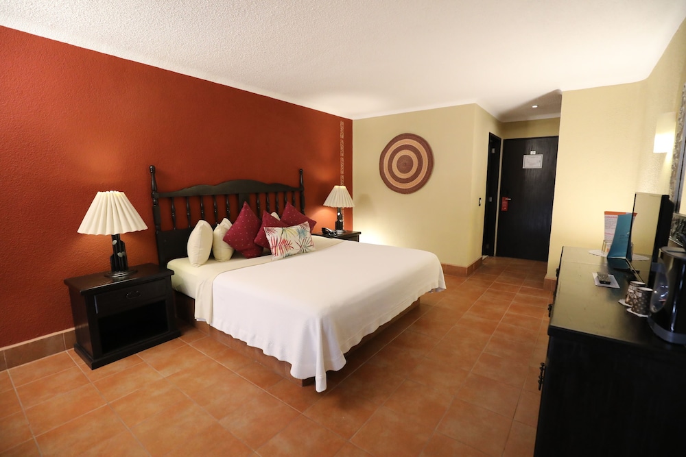 Panoramic Room, 1 King Bed, City View (Plus) - Photo 2