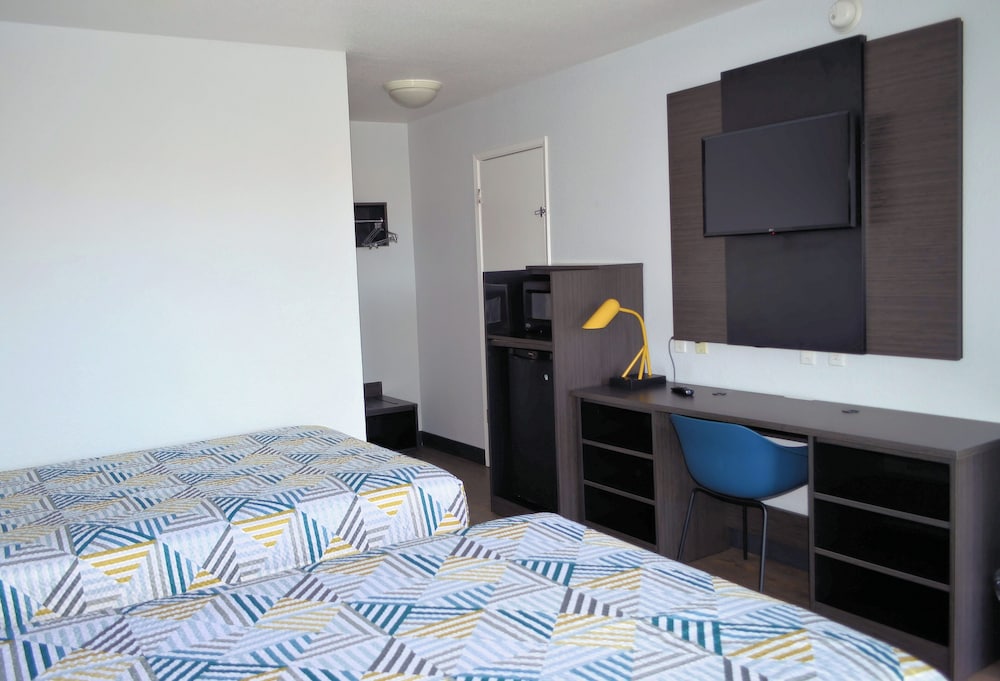 Standard Room, 1 Queen Bed, Accessible, Non Smoking