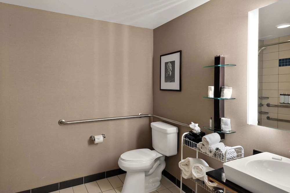 Suite, Multiple Beds, Accessible, Non Smoking - Photo 15