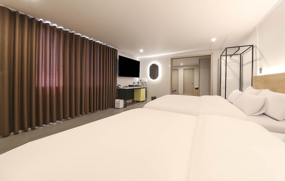 Family Room photo 1