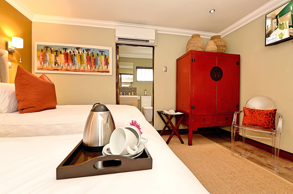 Classic Suite, 1 King Bed photo 3