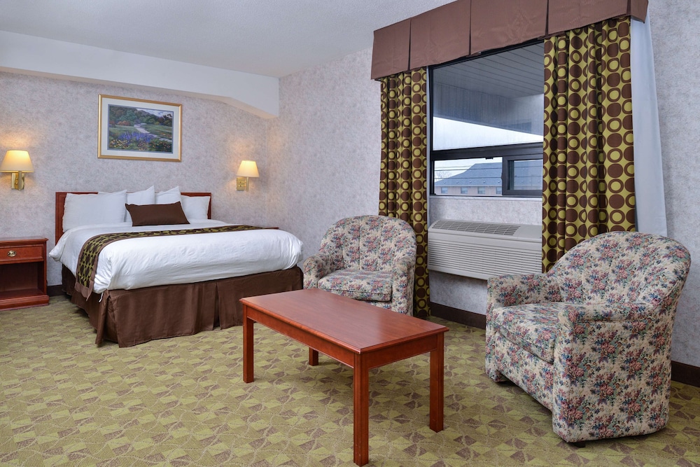 Suite, 1 Queen Bed, Non Smoking - Photo 1