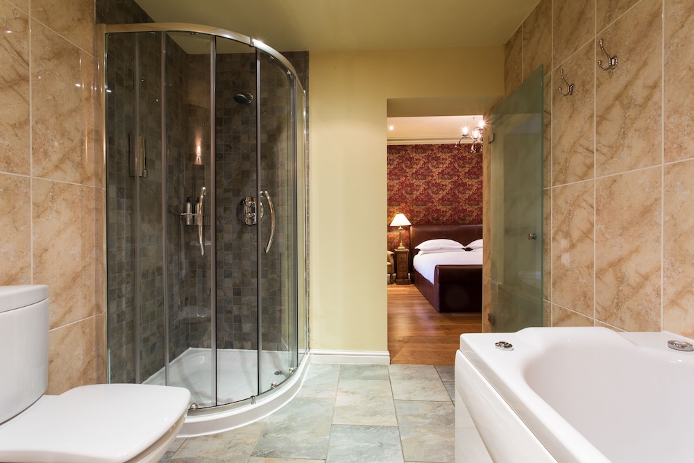 Suite, Hot Tub photo 2