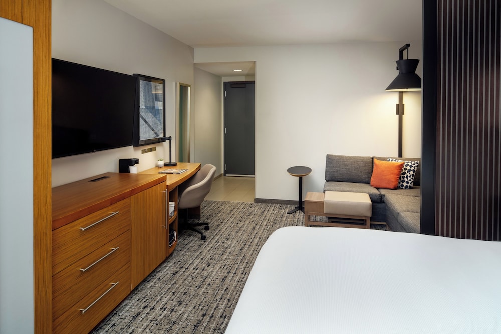 Room, Multiple Beds (High Floor)