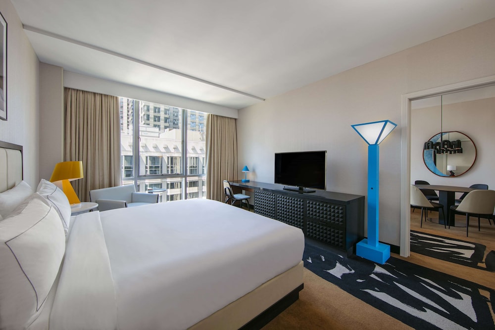 Luxury Suite, 1 King Bed, Non Smoking - Photo 1