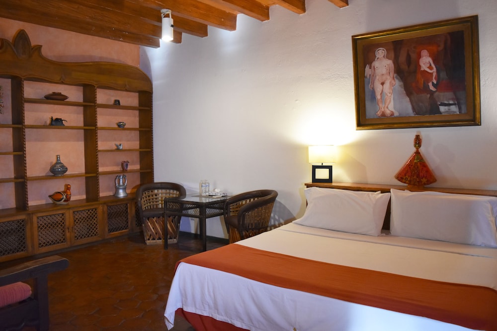 Deluxe Room, 1 King Bed, Pool View (Quetzalcoatl)