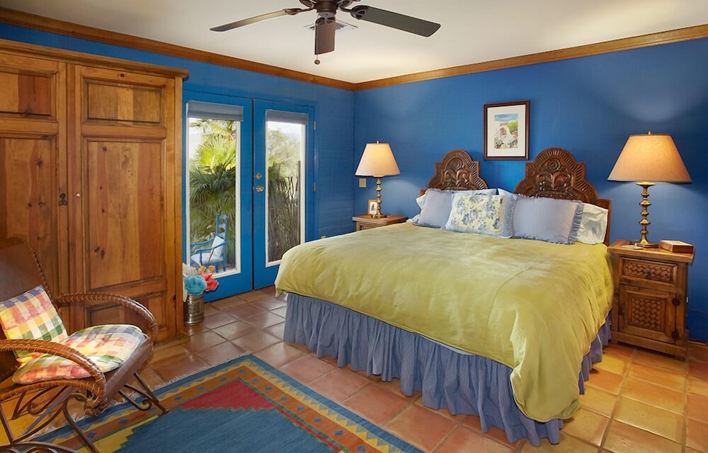 Suite, 1 King Bed, Jetted Tub, Courtyard Area photo 3