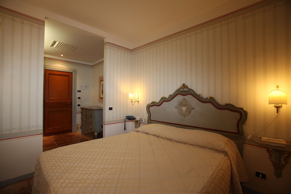 Double Room - Photo 4