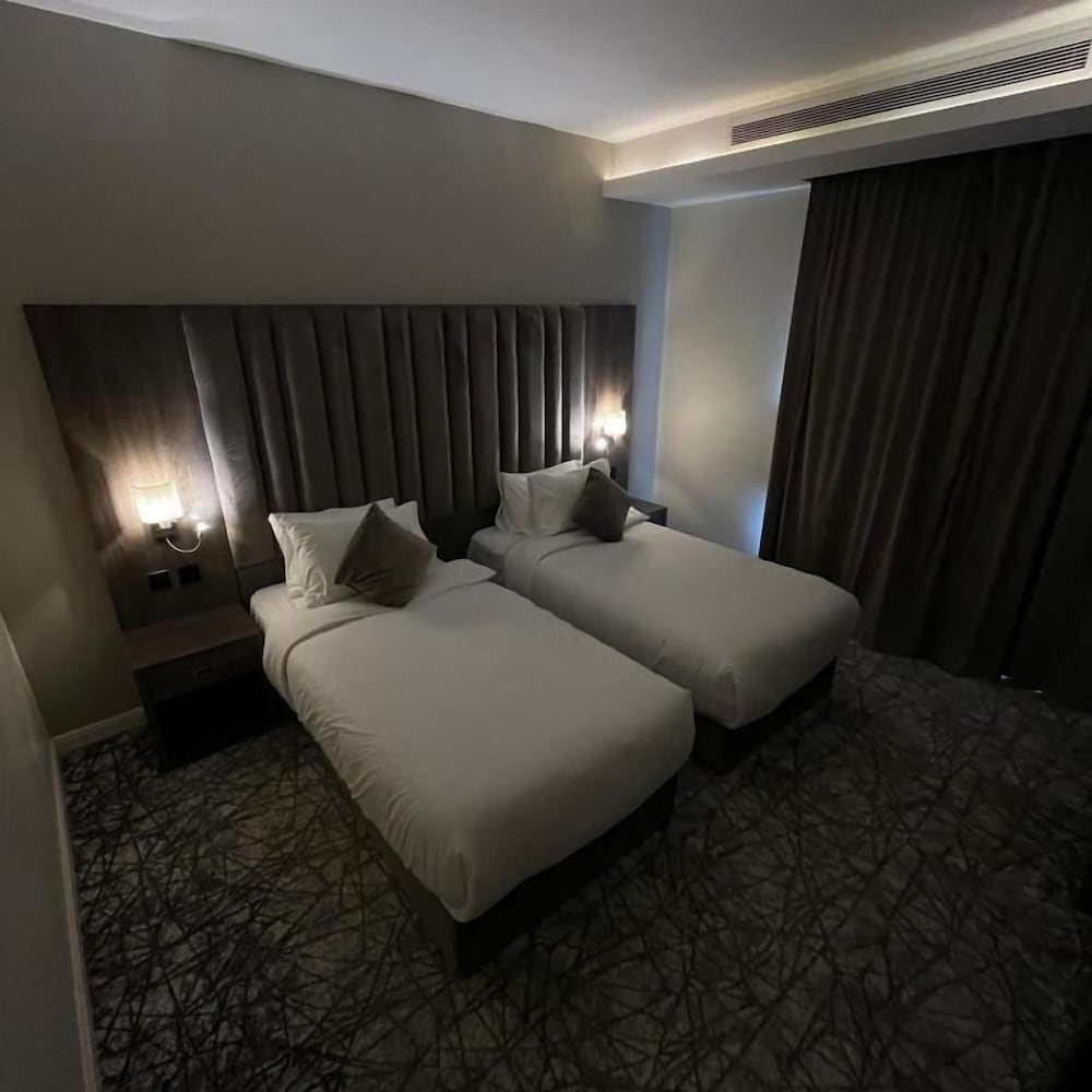 Luxury Suite photo 2