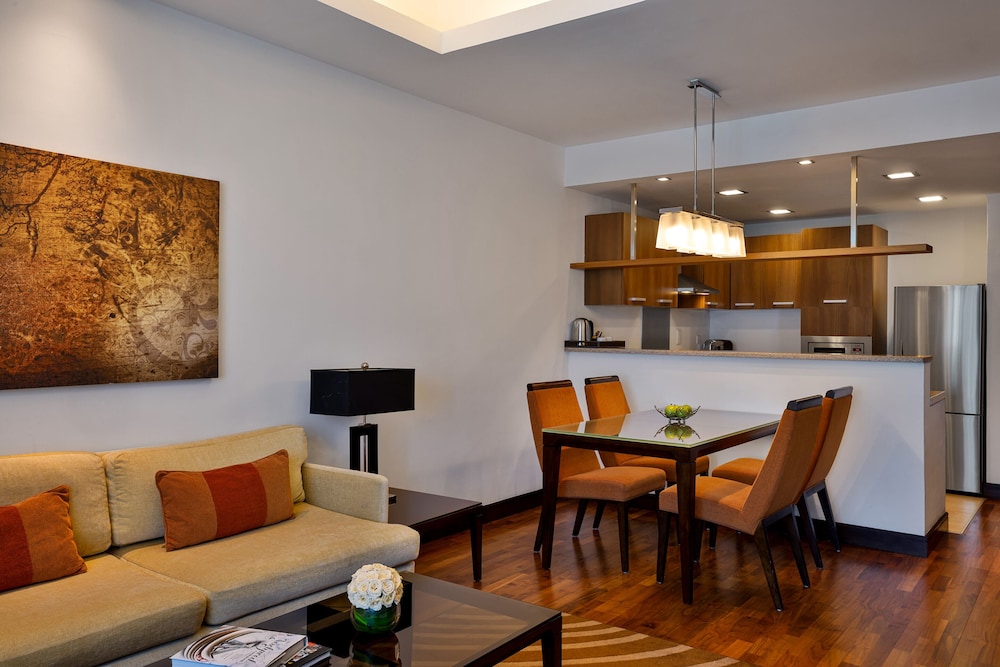 One Bedroom Apartment - Complimentary Transfer to Mall of the Emirates, Metro Station & Jumeirah Bea photo 2