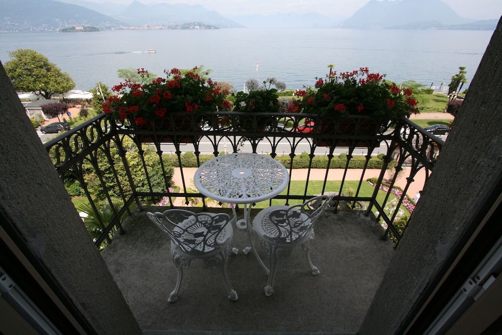 Royal Suite, 1 Bedroom, Lake View - Photo 5