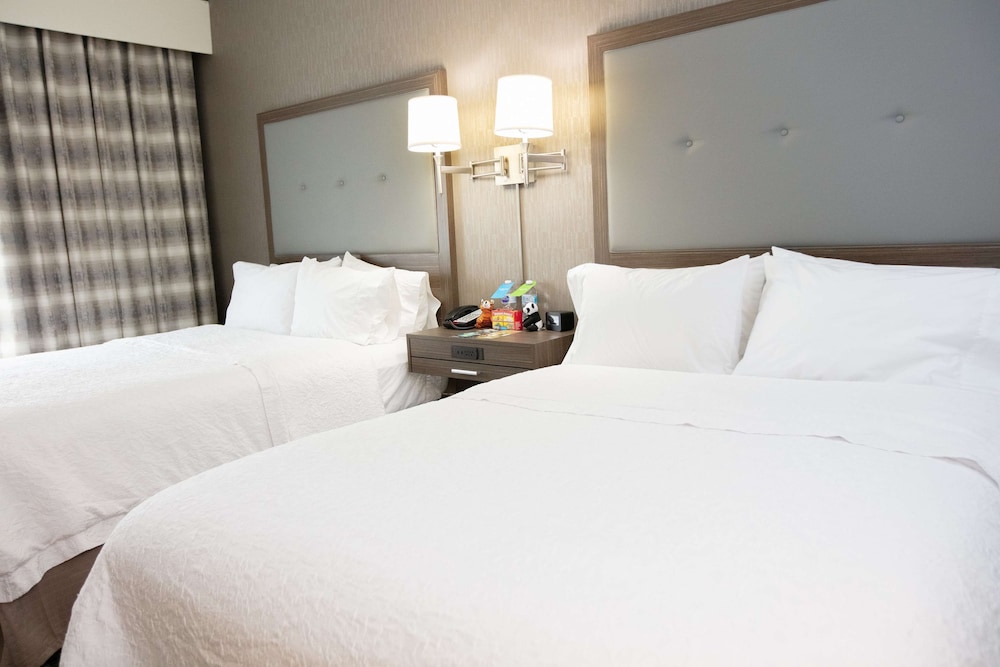 Room, 2 Queen Beds, Accessible, Bathtub photo 2