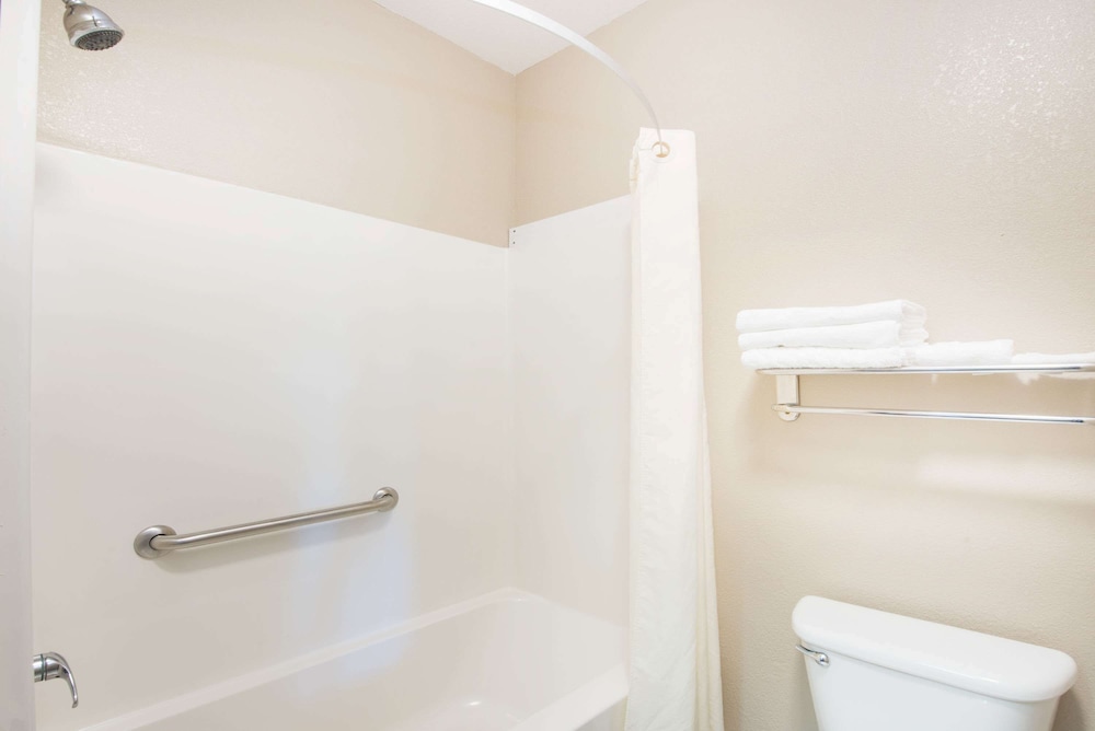Suite, 1 King Bed, Hot Tub - Photo 4