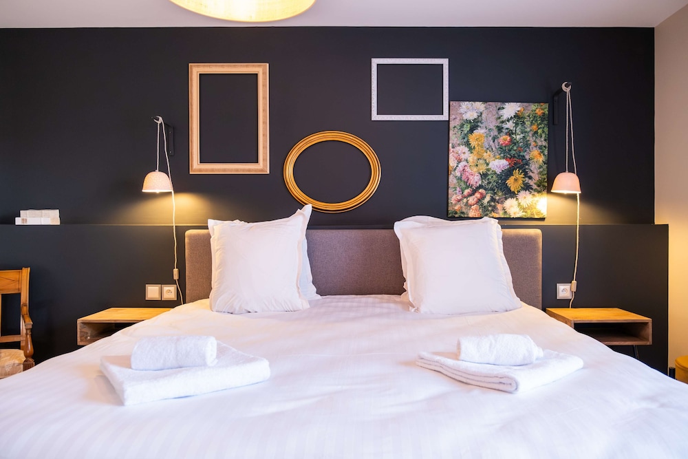 Deluxe Room, 1 King Bed, Terrace, Park View - Photo 1