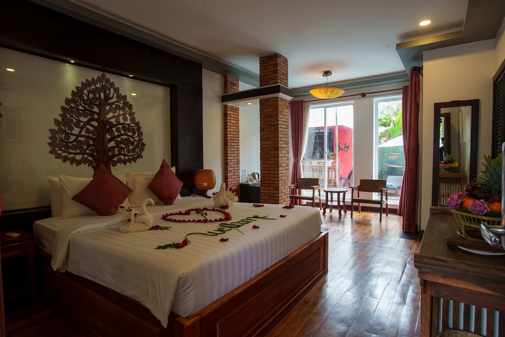 Luxury Double Room, 1 King Bed, Pool Access, Garden View