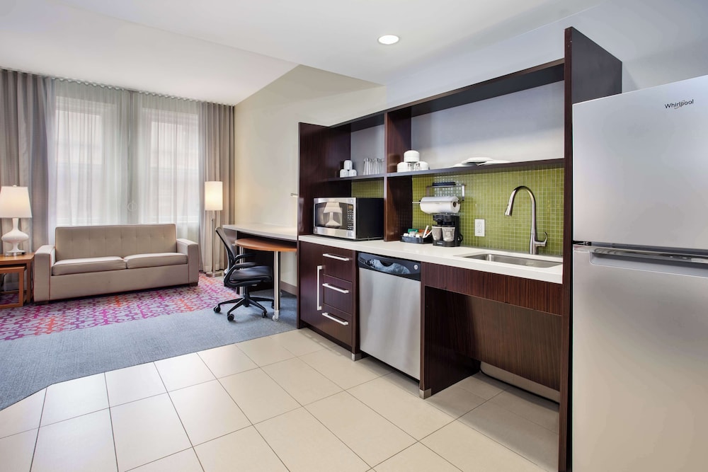 Studio, 1 King Bed, Accessible, Bathtub - Photo 4