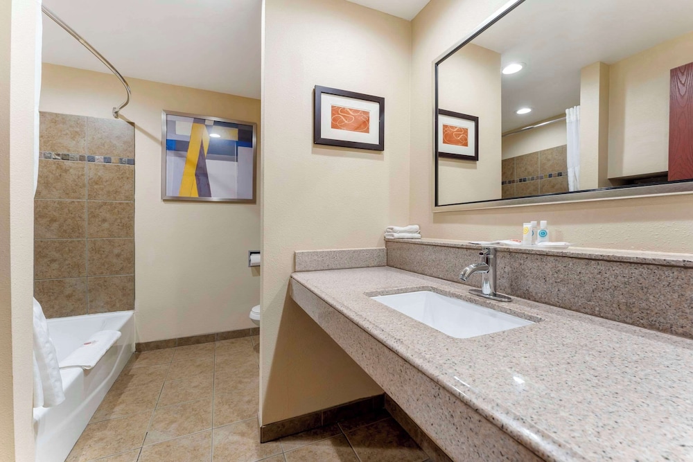 Executive Suite, 1 King Bed, Non Smoking, Hot Tub - Photo 5