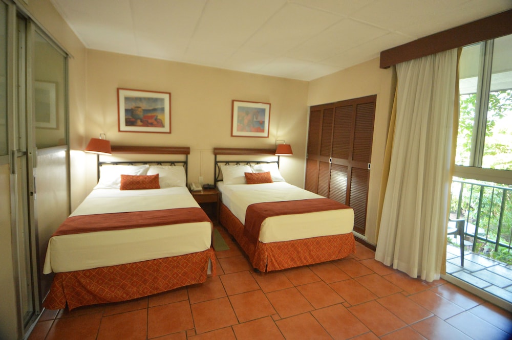 Suite - Photo 1