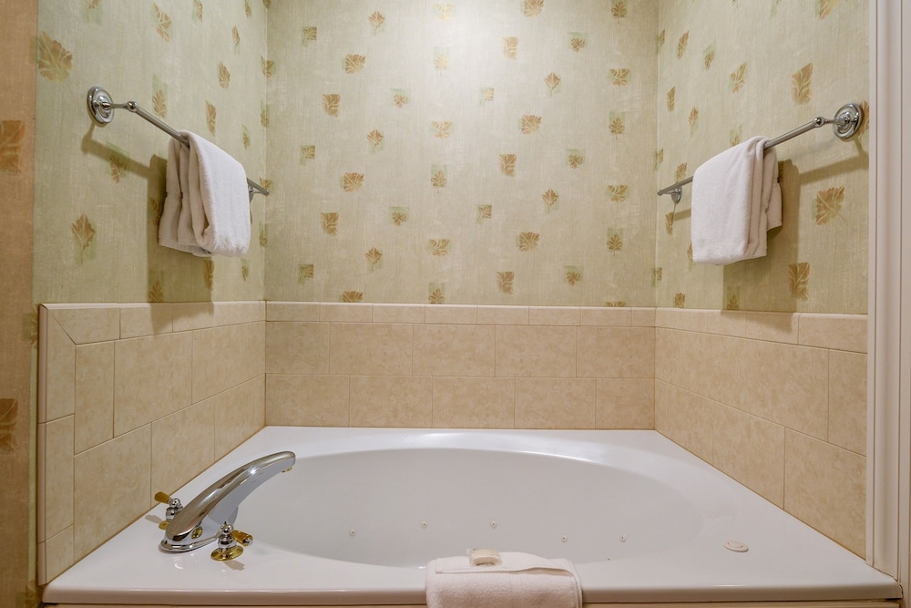 Deluxe Room, 1 King Bed - Photo 4
