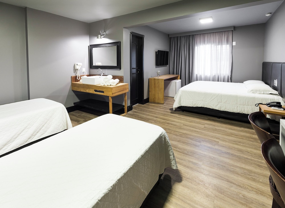Superior Quadruple Room photo 3