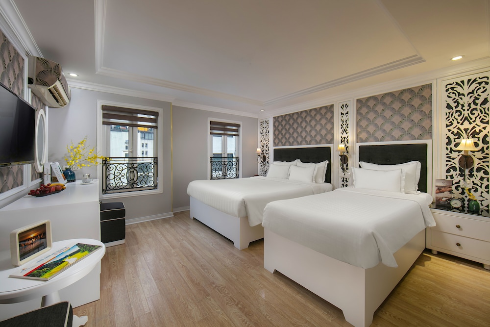 Family Triple Room, City View photo 1