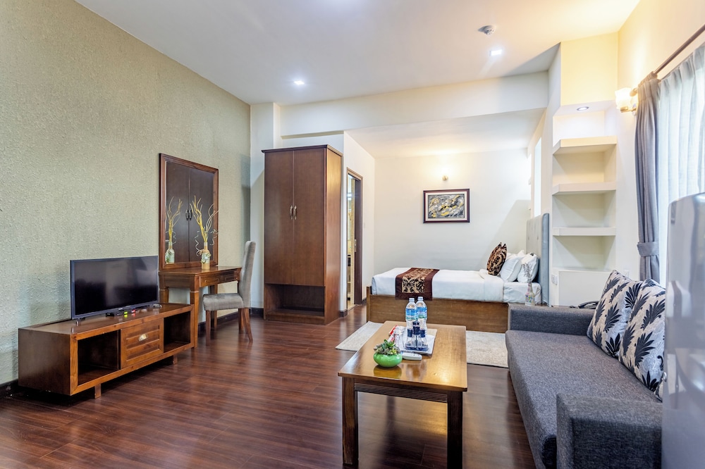 Studio Apartment with Queen Bed photo 3