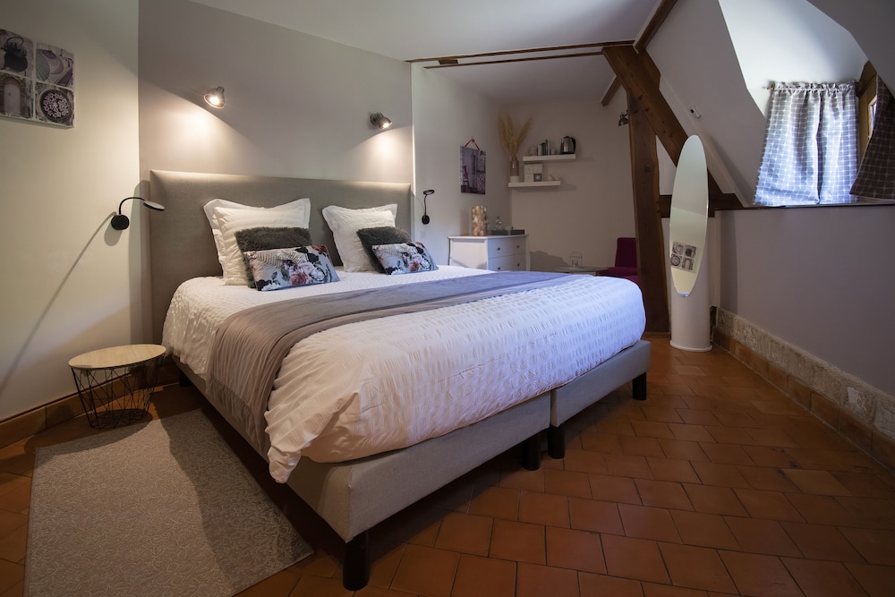 Double Room, 1 King Bed (La Risle) photo 1