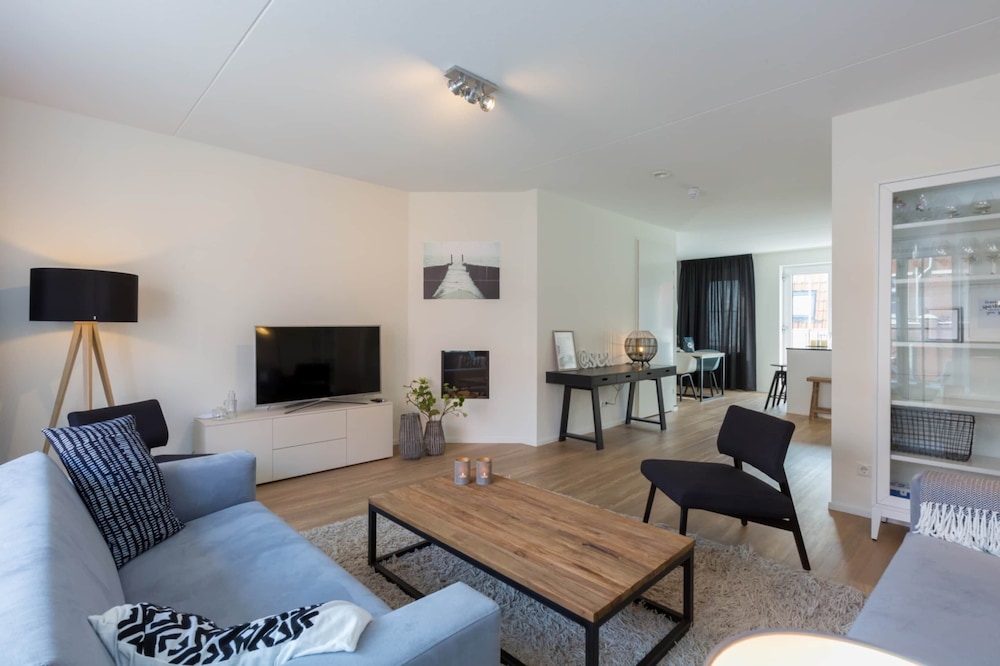 Apartment photo 1