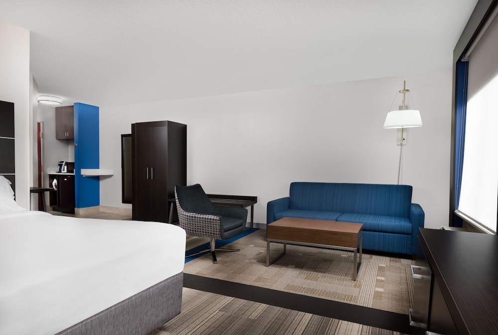 Suite, Multiple Beds - Photo 2