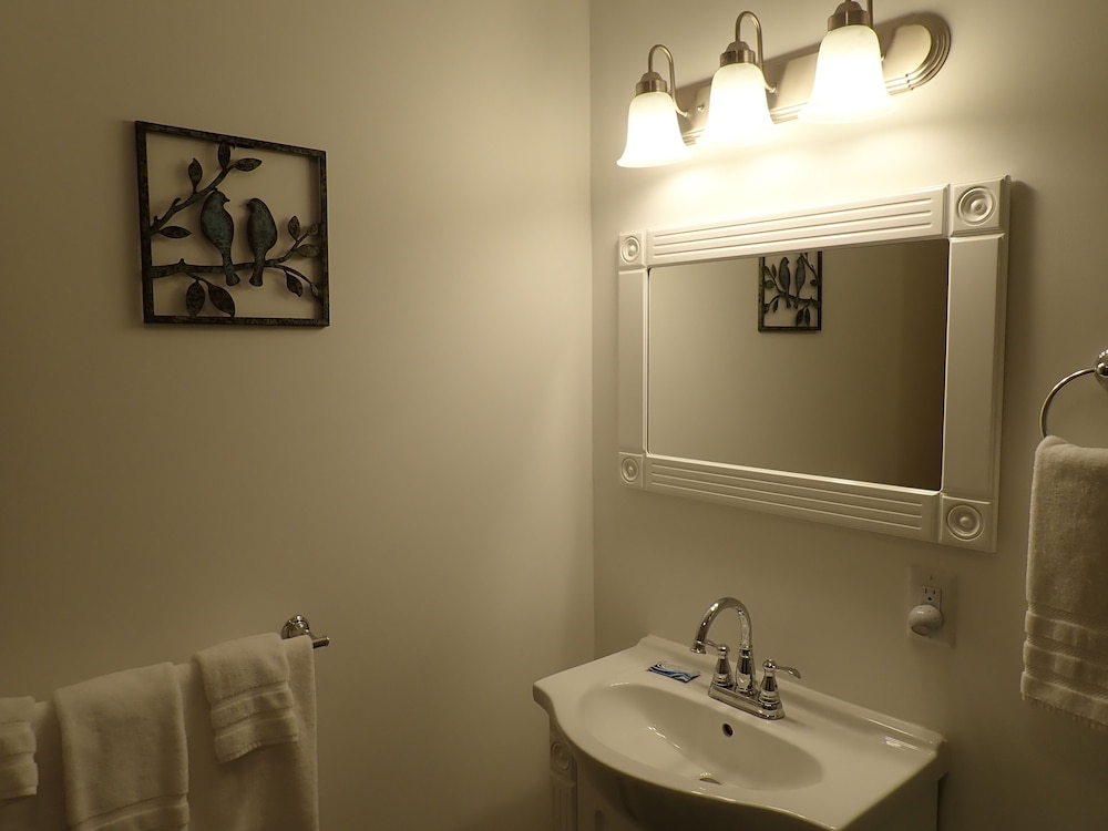 Suite, Ensuite (Room 202 - Vicki's Suite) photo 3