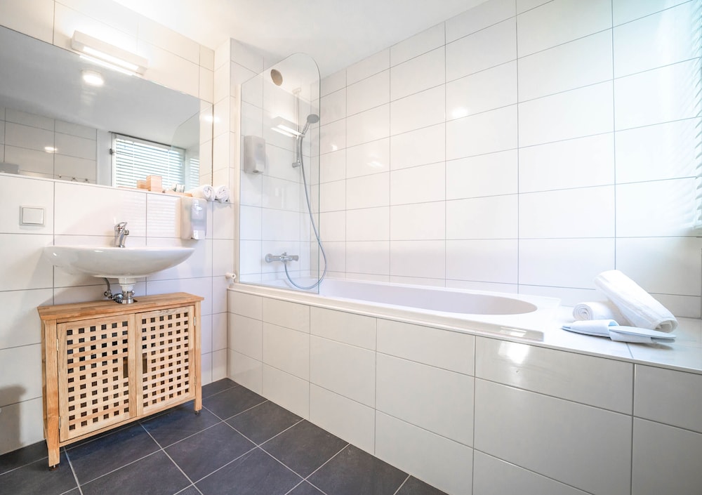 Business Double Room (103 Red Brick Room) photo 3