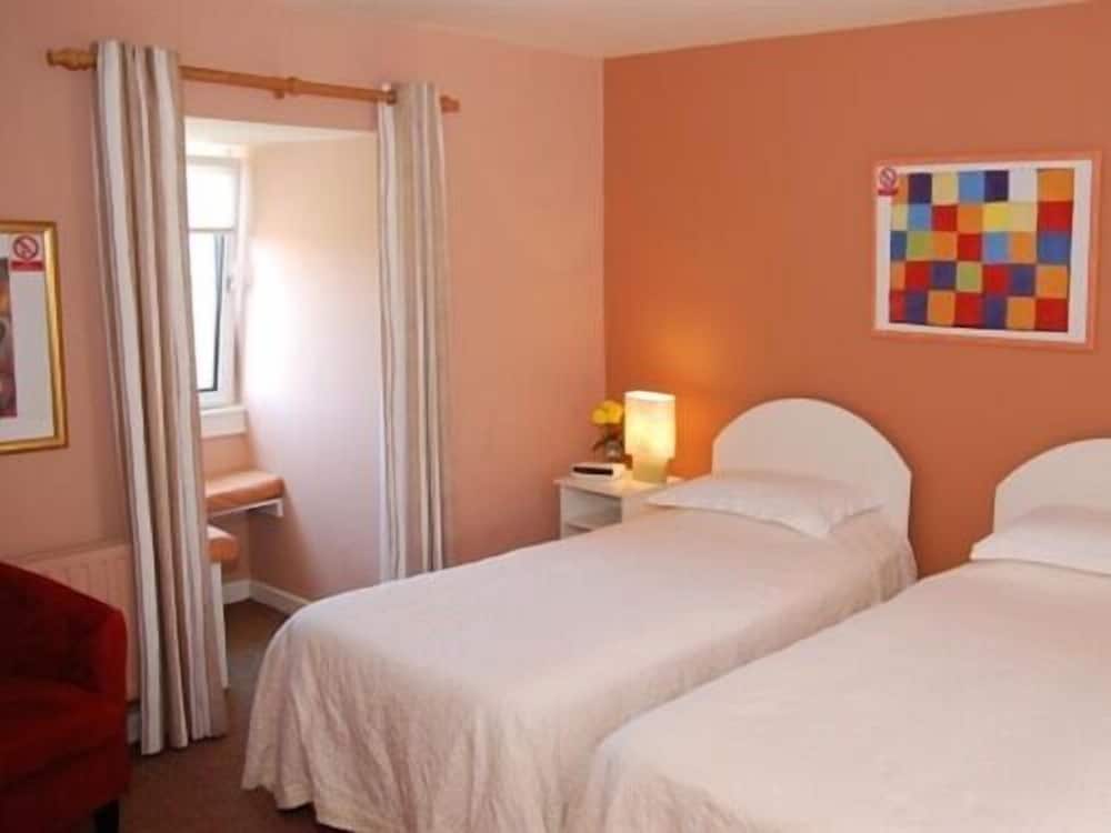 Twin Room, Ensuite, Sea View photo 1
