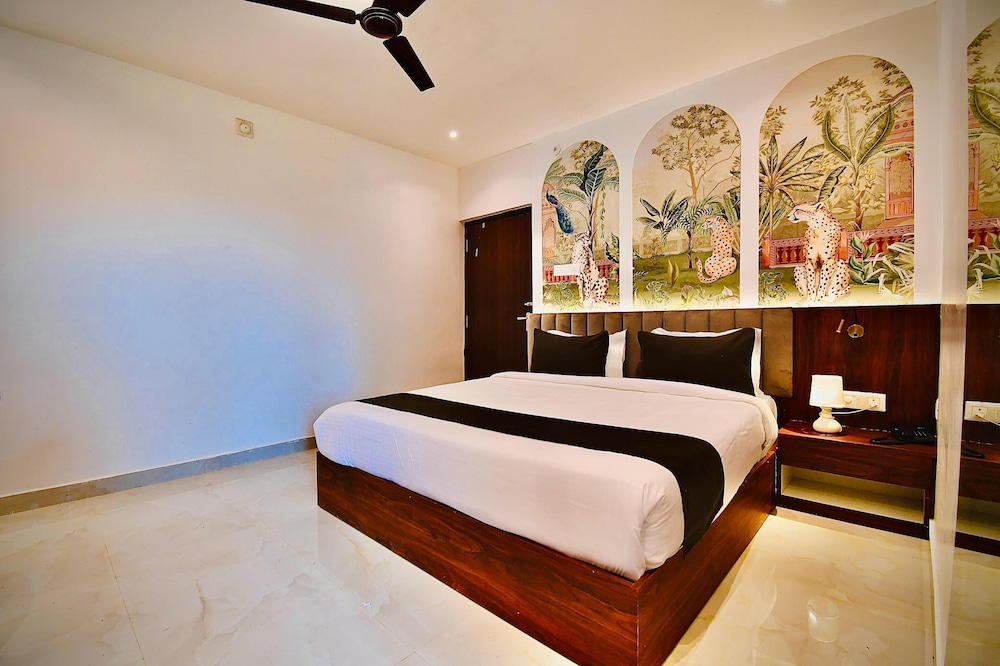 Deluxe Double Room, Balcony, Hill View