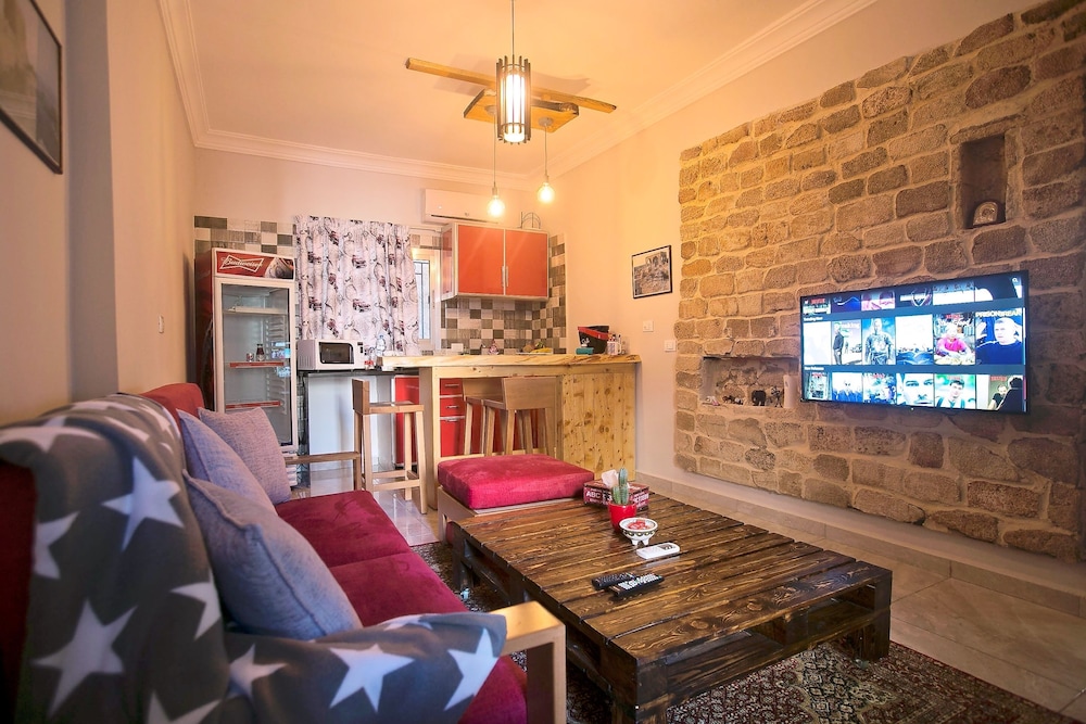 Apartment 3 photo 2