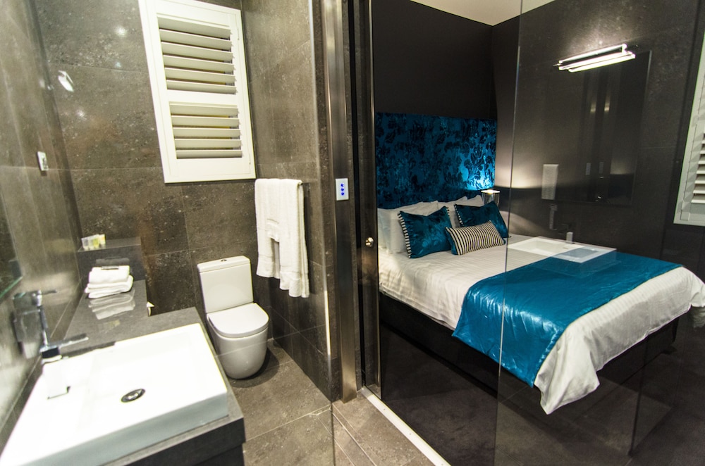Standard Room, 1 Queen Bed (Room 8) photo 3