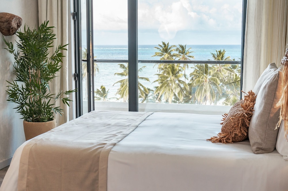 Superior Room, 1 King Bed photo 2