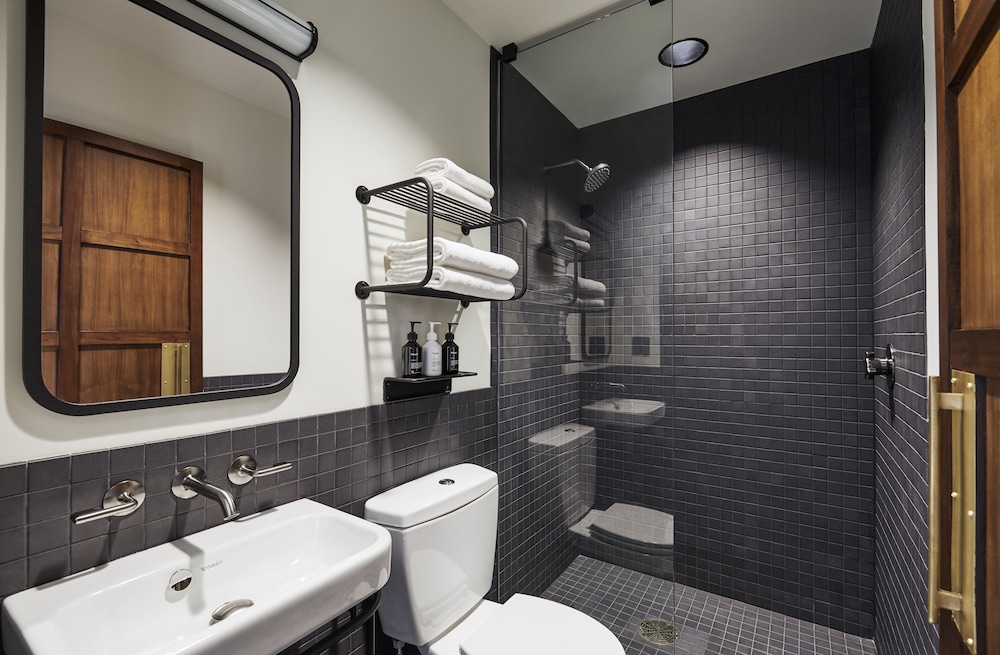 Roomy 2 Beds - Photo 6