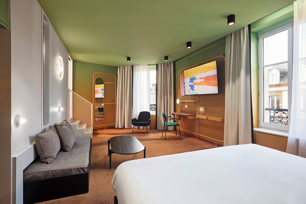 Junior Suite, 2 Double Beds (Deluxe) - Photo 1