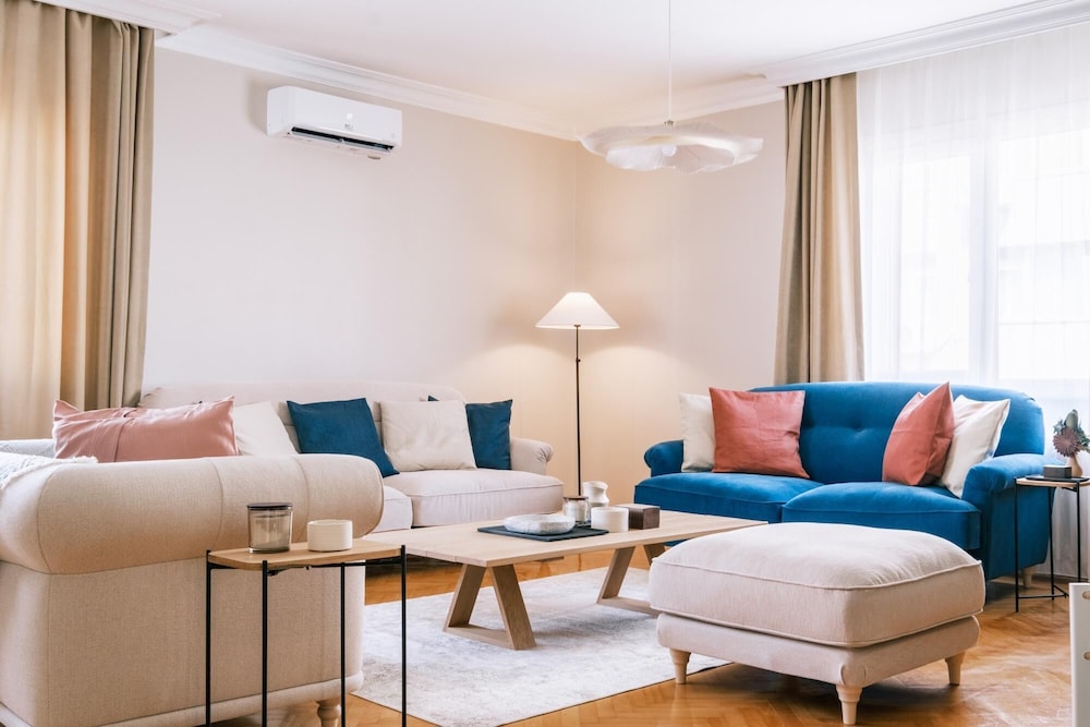 Apartment photo 2